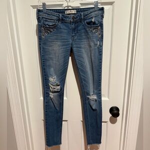 Hollister Low Rise Skinny Jeans with Silver embroidered pockets Size 3R